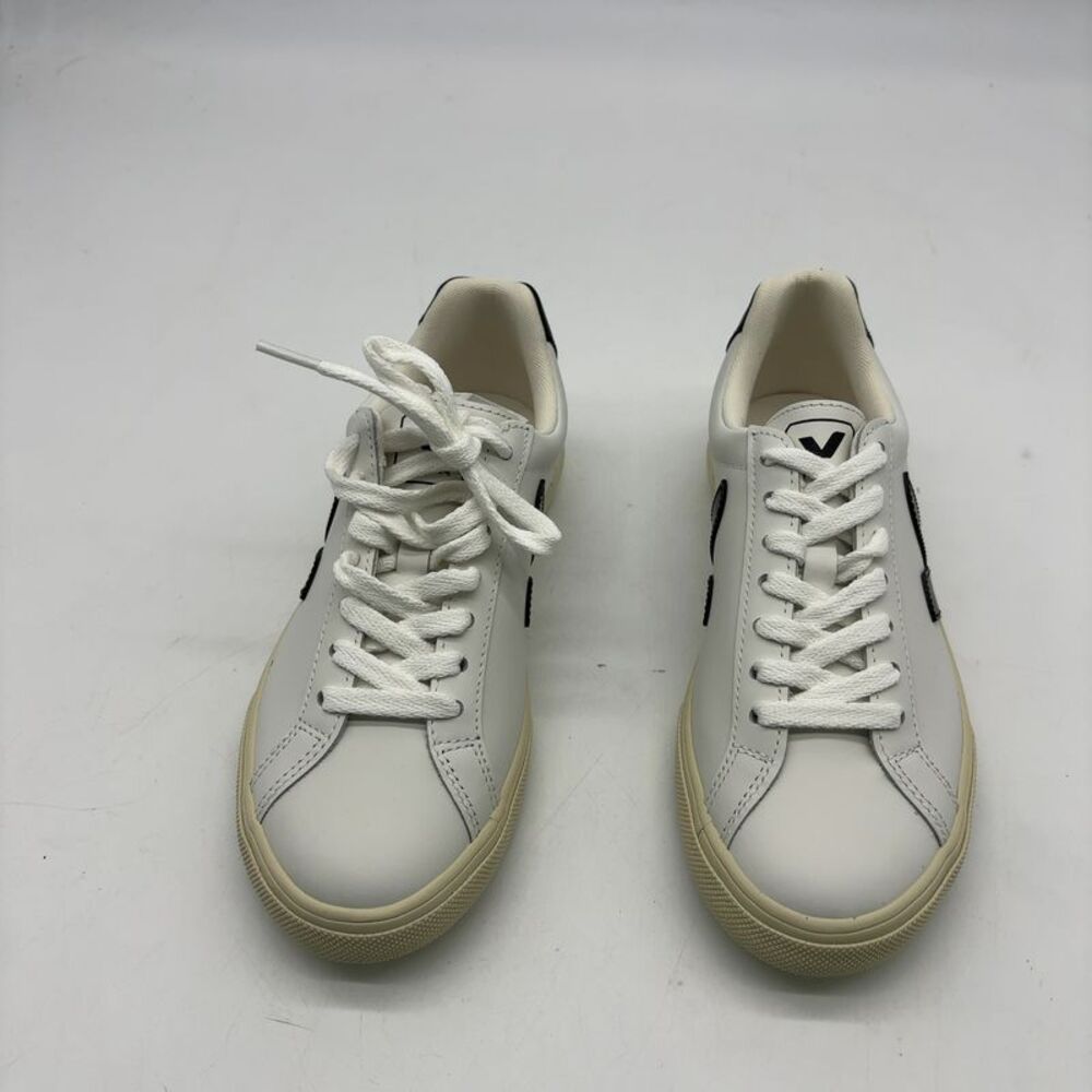 VEJA Leather Sneaker in Multicolor